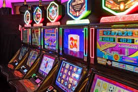 Slot ဂိမ်း Jackpot နှင့် Free Spin Feature များ